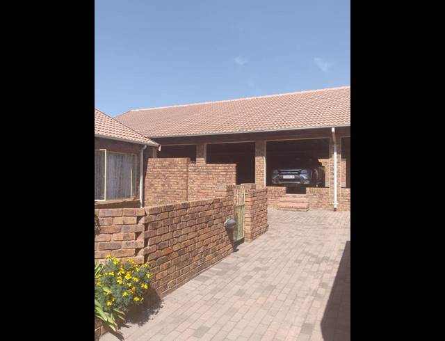 3 BEDROOM TOWNHOUSE FOR SALE IN DALPARK EXT 1